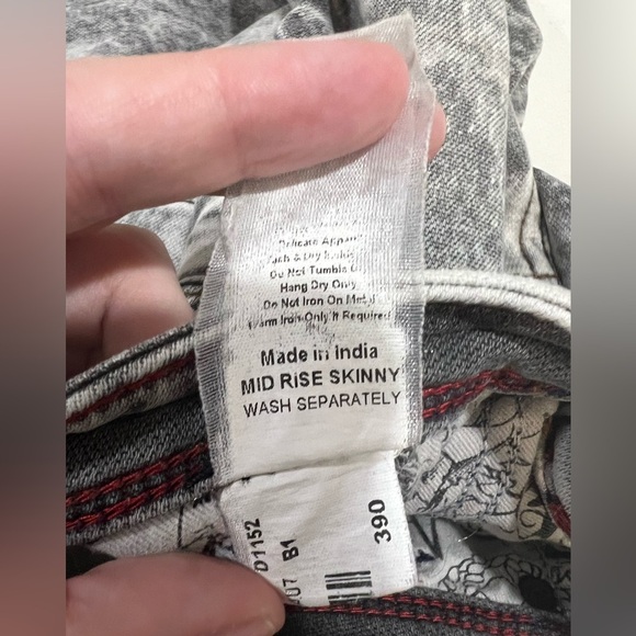 Ed Hardy Mid Rise Skinny Jeans Size 6 - Picture 4 of 6